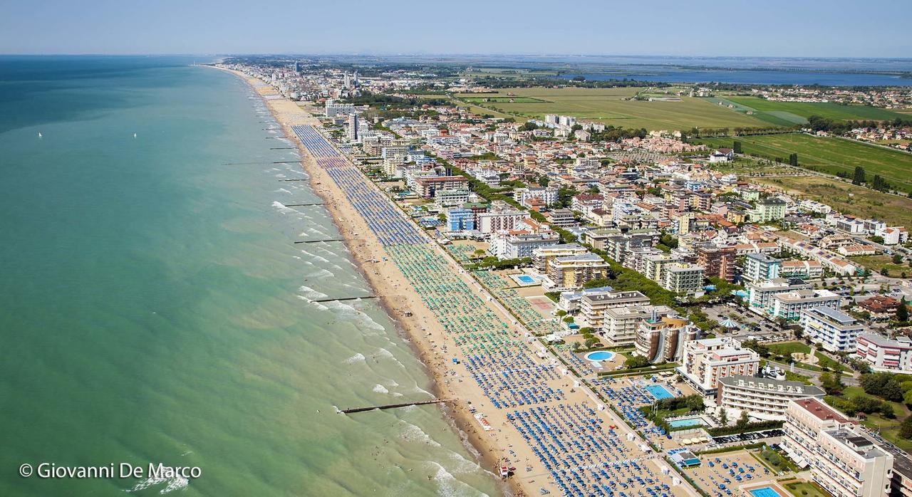 Hotel Trevi Lido di Jesolo Exterior photo
